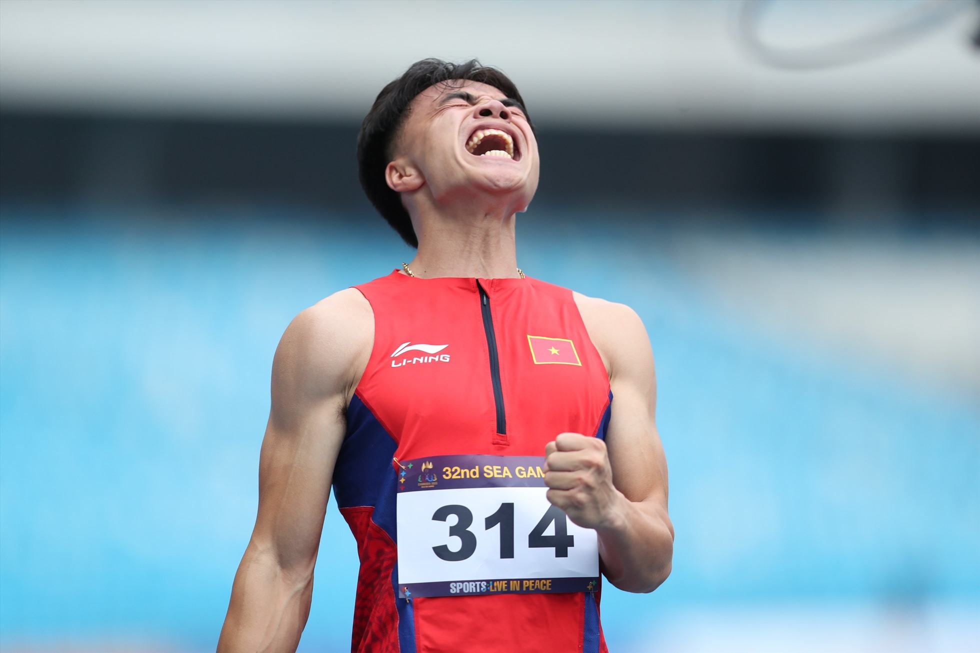 Ngần Ngọc Nghĩa bảo vệ thành công Huy chương Bạc 200m nam tại SEA Games 32. Ảnh: Minh Phong