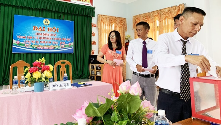 Trung tâm quân dân y huyện đảo Phú Quý tổ chức Đại hội CĐCS. Ảnh: CĐNYT