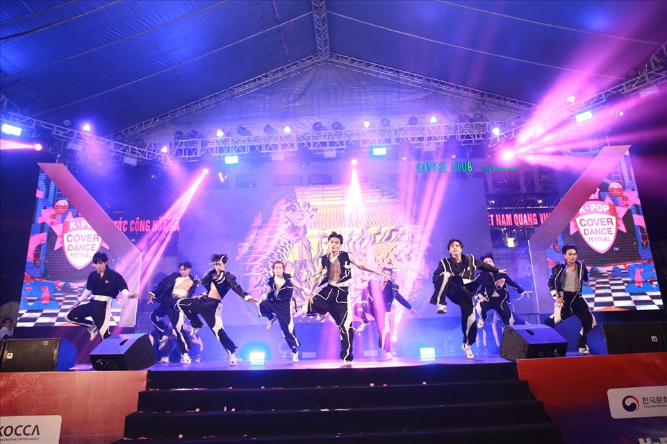 Nhóm nhảy Unwreckable trình diễn xuất sắc, trở thành đại diện Việt Nam tại K-pop Dance Cover Festival World Final. Ảnh: Ban tổ chức