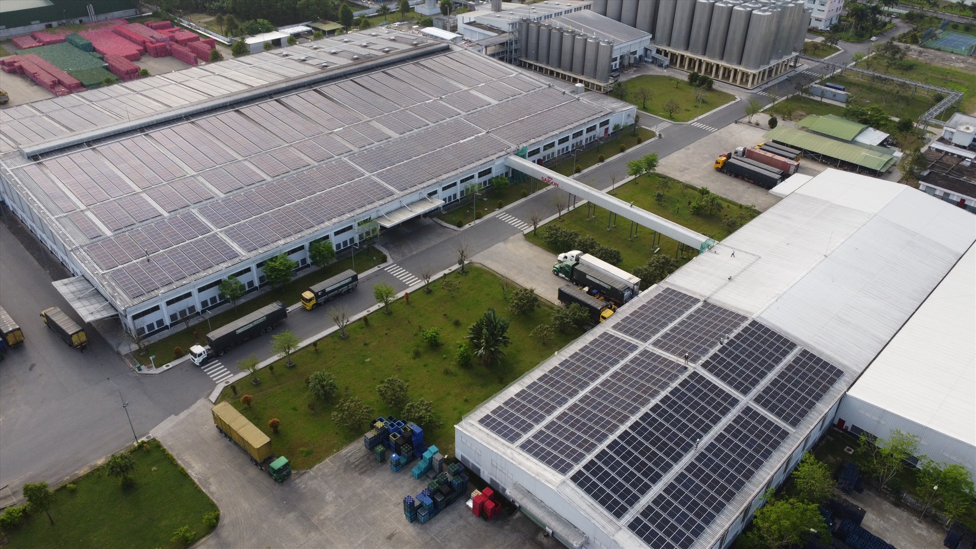 4. Hệ thống điện năng lượng mặt trời mái nhà tại nhà máy Bia Sài Gòn Quảng Ngãi được lắp đặt từ giai đoạn 1