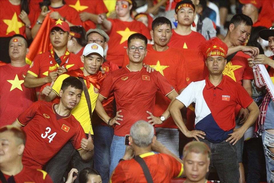 Trong số này, không ít là các cổ động viên đã di chuyển từ Việt Nam sang Campuchia và theo dõi trọn vẹn các trận đấu bóng đá của đội U22 và tuyển nữ Việt Nam.
