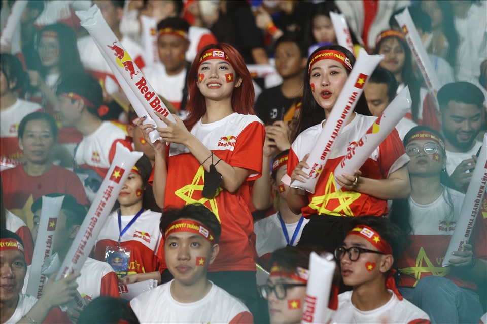 Tính cả kì Đại hội năm nay, tuyển nữ Việt nam đã có 9 lần liên tiếp góp mặt tại chung kết môn bóng đá nữ SEA Games, bắt đầu từ năm 2001. Trong những lần vào chung kết trước đó, các cô gái Việt Nam có đến 7 lần giành huy chương vàng vào các năm 2001, 2003, 2005, 2009, 2017, 2019 và 2022.