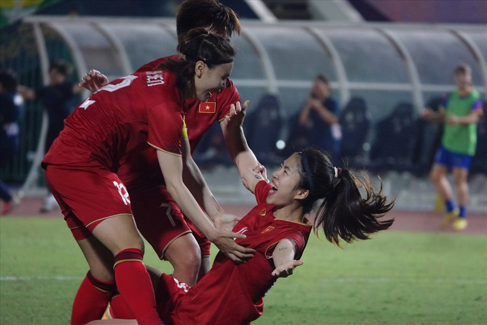 Bàn thắng đó giúp tuyển nữ Việt Nam đến gần hơn với tấm huy chương vàng SEA Games 32.