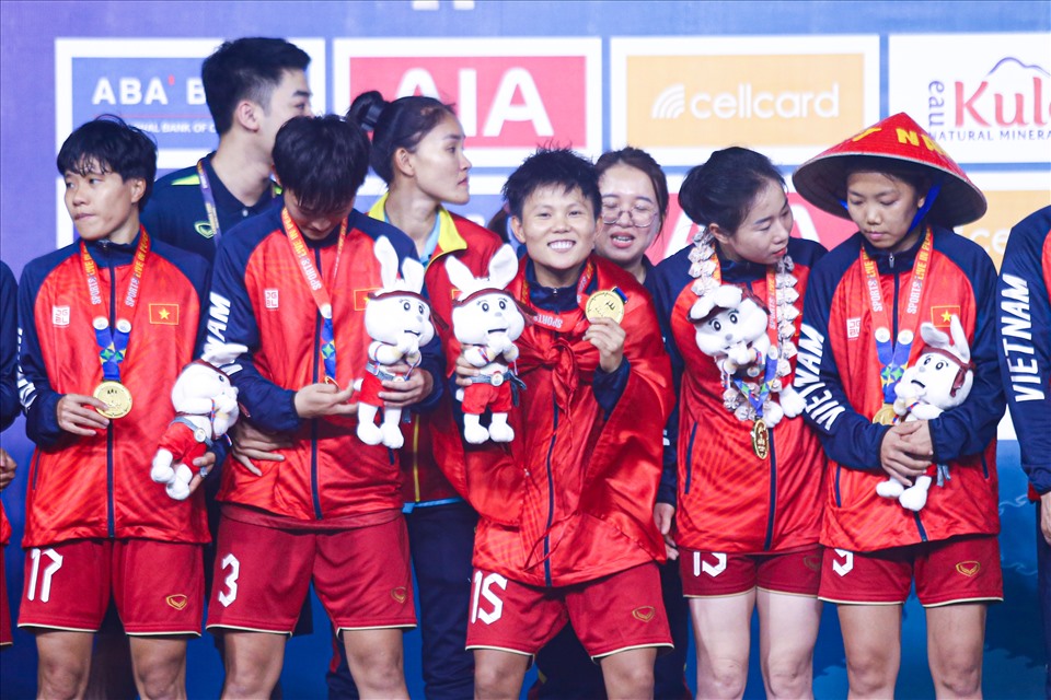 Với thành tích này, đội tuyển nữ Việt Nam được VFF thưởng 2 tỉ đồng. Như vậy, tổng số tiền VFF thưởng đội nữ tại SEA Games 32 là 3,6 tỉ.