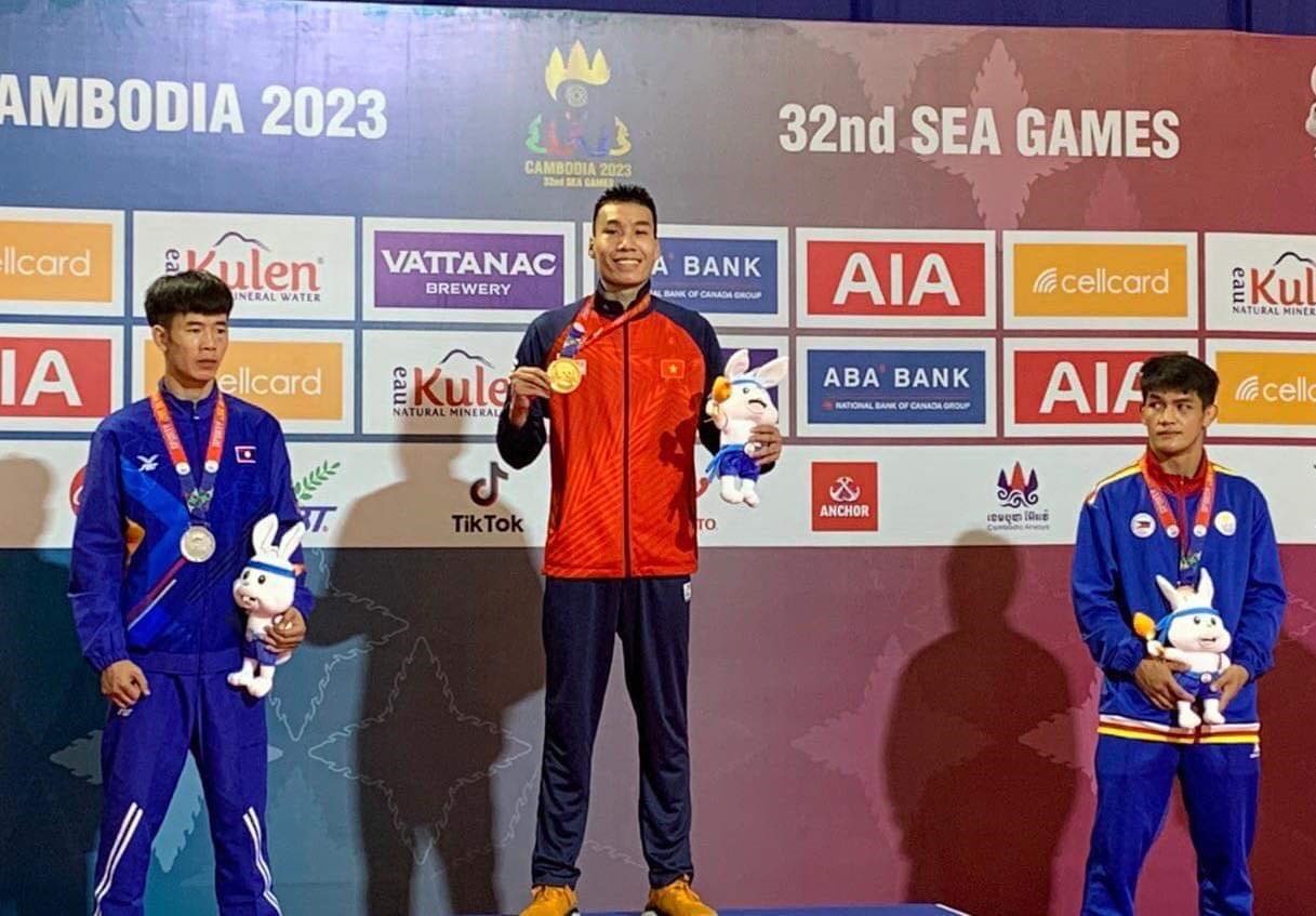 Nguyễn Xuân Phương giành huy chương vàng kick boxing hạng 60kg nam. Ảnh: Hoàng Cường