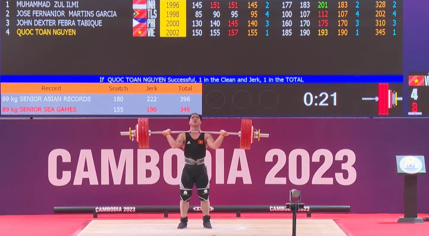 Nguyễn Quốc Toàn trong phần thi cử đẩy hạng 89kg nam. Ảnh: Cắt từ video