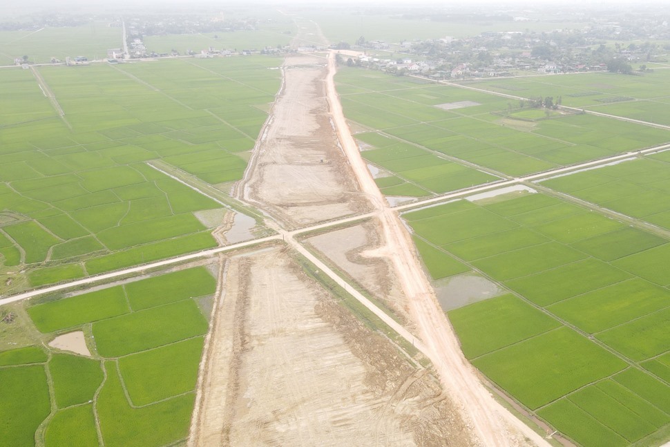 Hình ảnh thi công cao tốc Bắc - Nam qua huyện Can Lộc tỉnh Hà Tĩnh. Ảnh: Trần Tuấn.