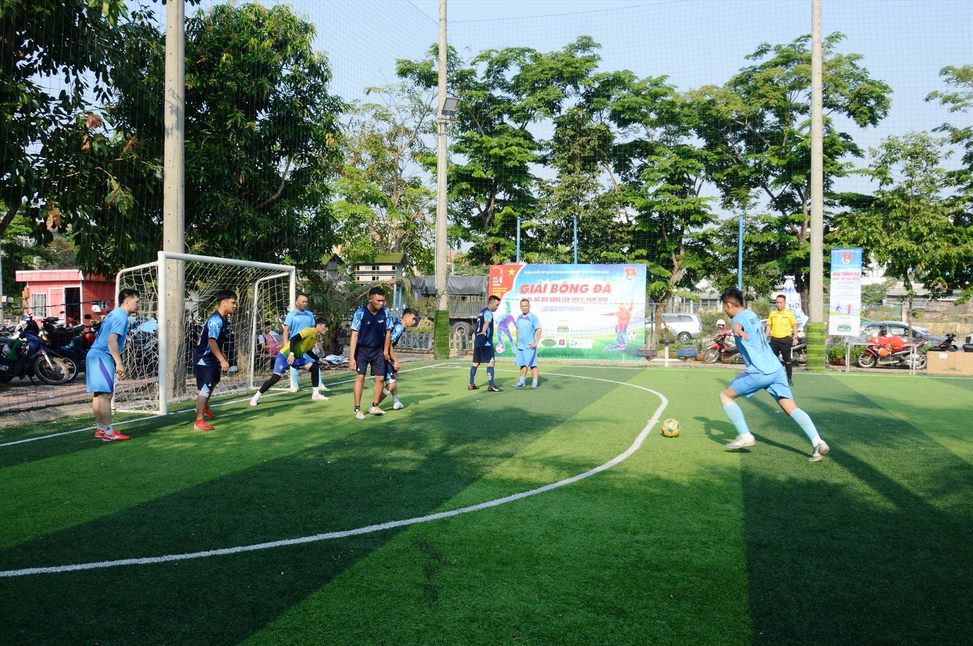 Công đoàn KKT Dung Quất và các KCN tỉnh Quảng Ngãi tổ chức giải bóng đá công nhân, viên chức, lao động nhân tháng nhân 2023. Ảnh: Ngọc Viên
