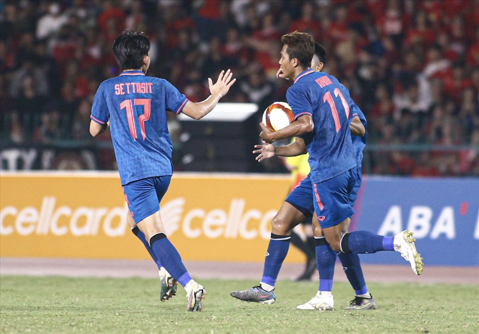 Phải đến phút 64, Anan mới có bàn thắng rút ngắn tỉ số xuống 1-2 cho U22 Thái Lan.