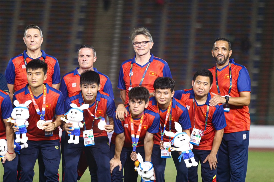 Nhìn chung, thành tích của U22 Việt Nam tại SEA Games 32 là rất đáng khích lệ khi thành phần đội hình gồm nhiều cầu thủ mới và ít được thi đấu ở V.League.