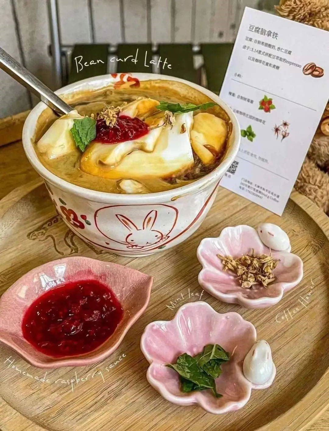 Cà phê trông như một tô mì. Ảnh: Sohu