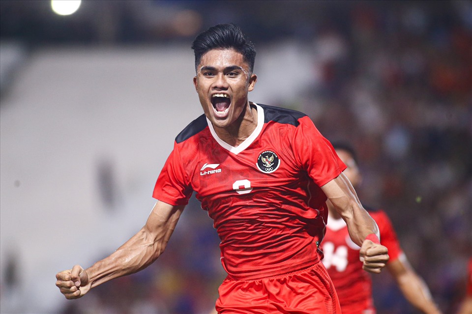 Phút thứ 20, U22 Indonesia có được bàn thắng mở tỉ số nhờ công của Sananta.