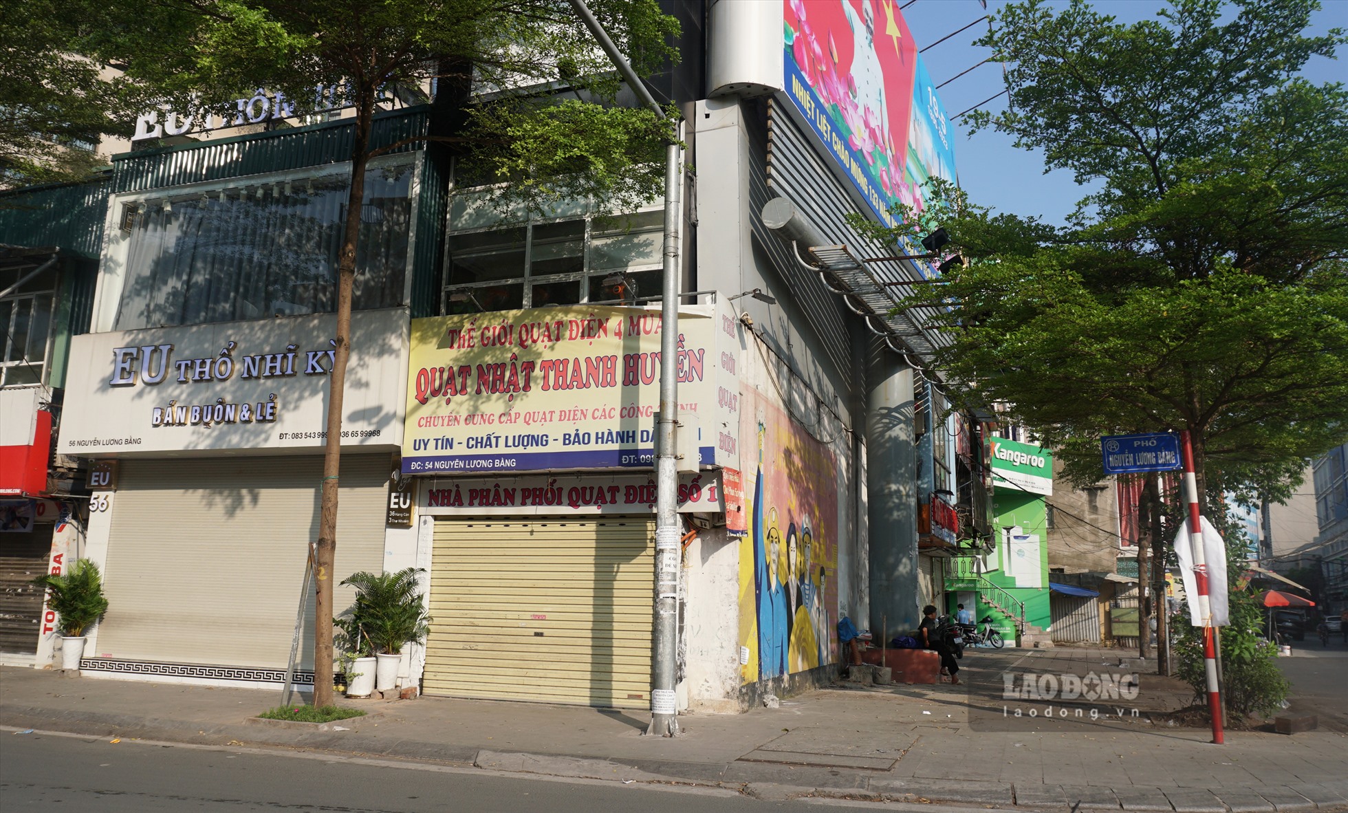 Tại quận Đống Đa, một số tuyến phố như Hoàng Cầu, Nguyễn Lương Bằng... cũng có đề xuất cho phép sử dụng tạm vỉa hè để kinh doanh.