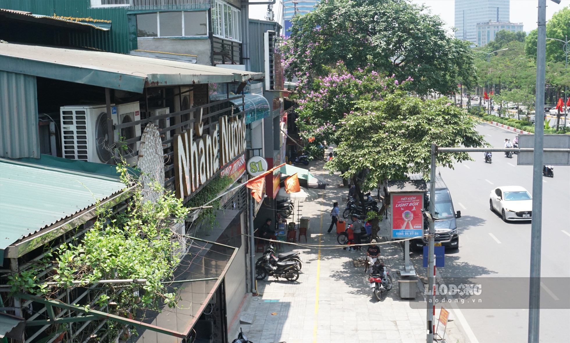 Vỉa hè phố Đại Cồ Việt - Trần Khát Chân cũng được đánh giá đủ điều kiện cho thuê để kinh doanh.