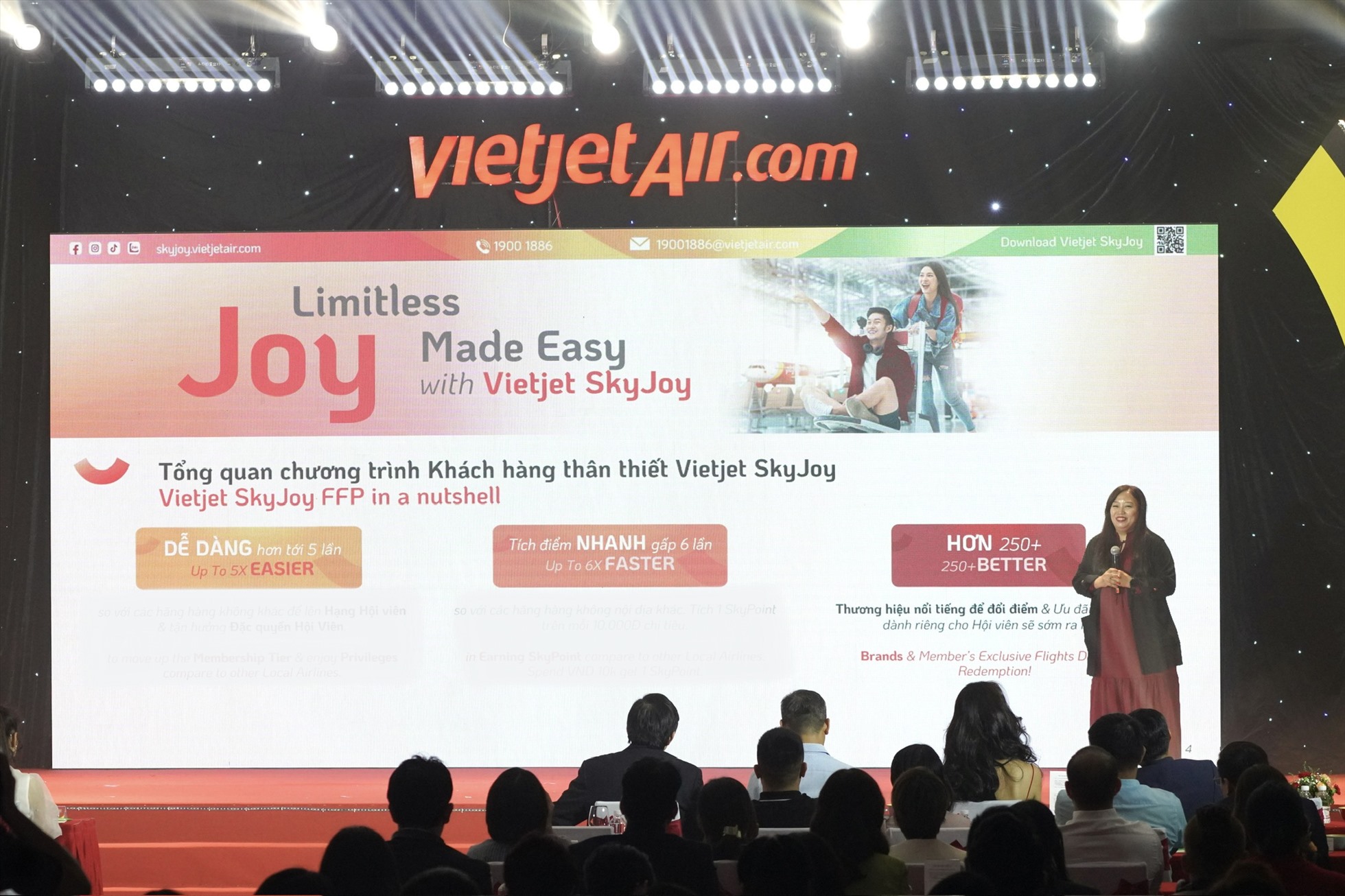 Bà Sereen Toeh giới thiệu về chương trình khách hàng thân thiết Vietjet SkyJoy.