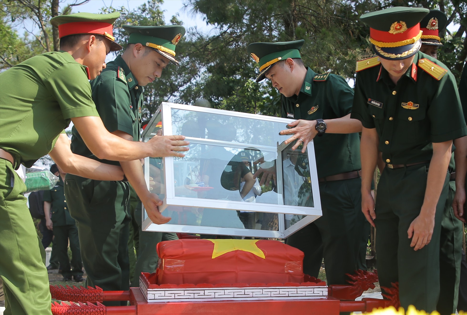 Máu xương của các liệt sĩ đã hòa quyện với hồn thiêng sông núi, dệt nên những trang sử hào hùng, làm nên những huyền thoại về người lính tình nguyện bình dị mà oai hùng, trẻ trung mà gan dạ. Máu đào của các anh đã tô thắm thêm màu cờ Tổ quốc, góp phần củng cố tình đoàn kết keo sơn, tình hữu nghị thủy chung, mãi mãi trường tồn giữa nhân dân hai nước Việt - Lào.