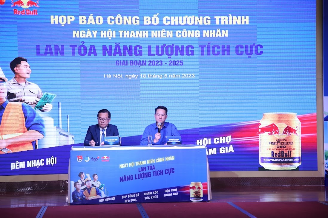 Ông Nguyễn Kim Quy và ông Nguyễn Thanh Huân chủ trì trao đổi với báo chí. Ảnh: T.Vương