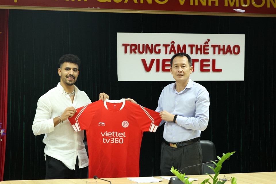Câu lạc bộ Viettel công bố tân binh Mohamed Essam. Ảnh: Viettel FC