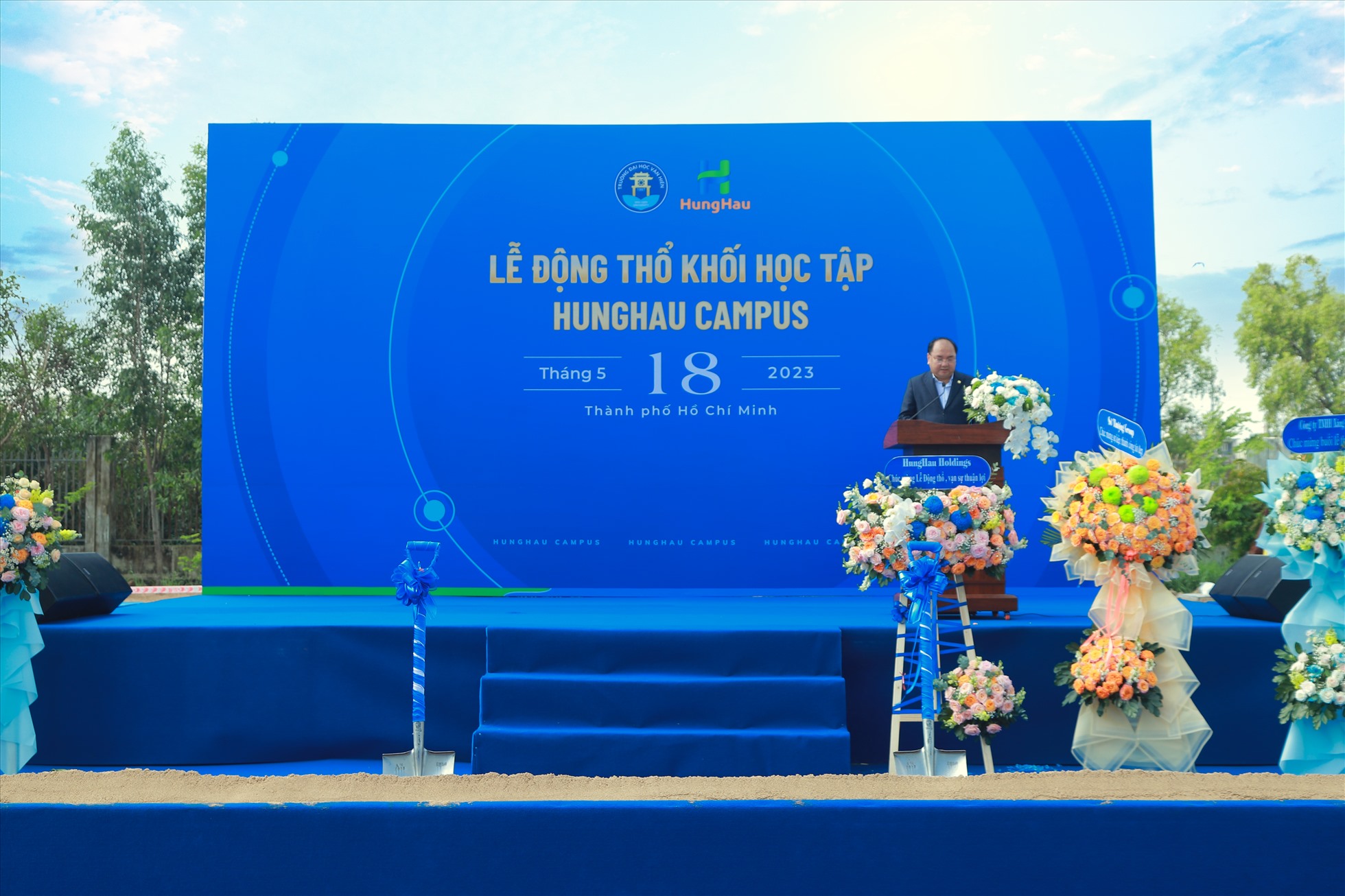 PGS.TS. Nguyễn Minh Đức Hiệu trưởng Trường Đại học Văn Hiến phát biểu trong buổi lễ