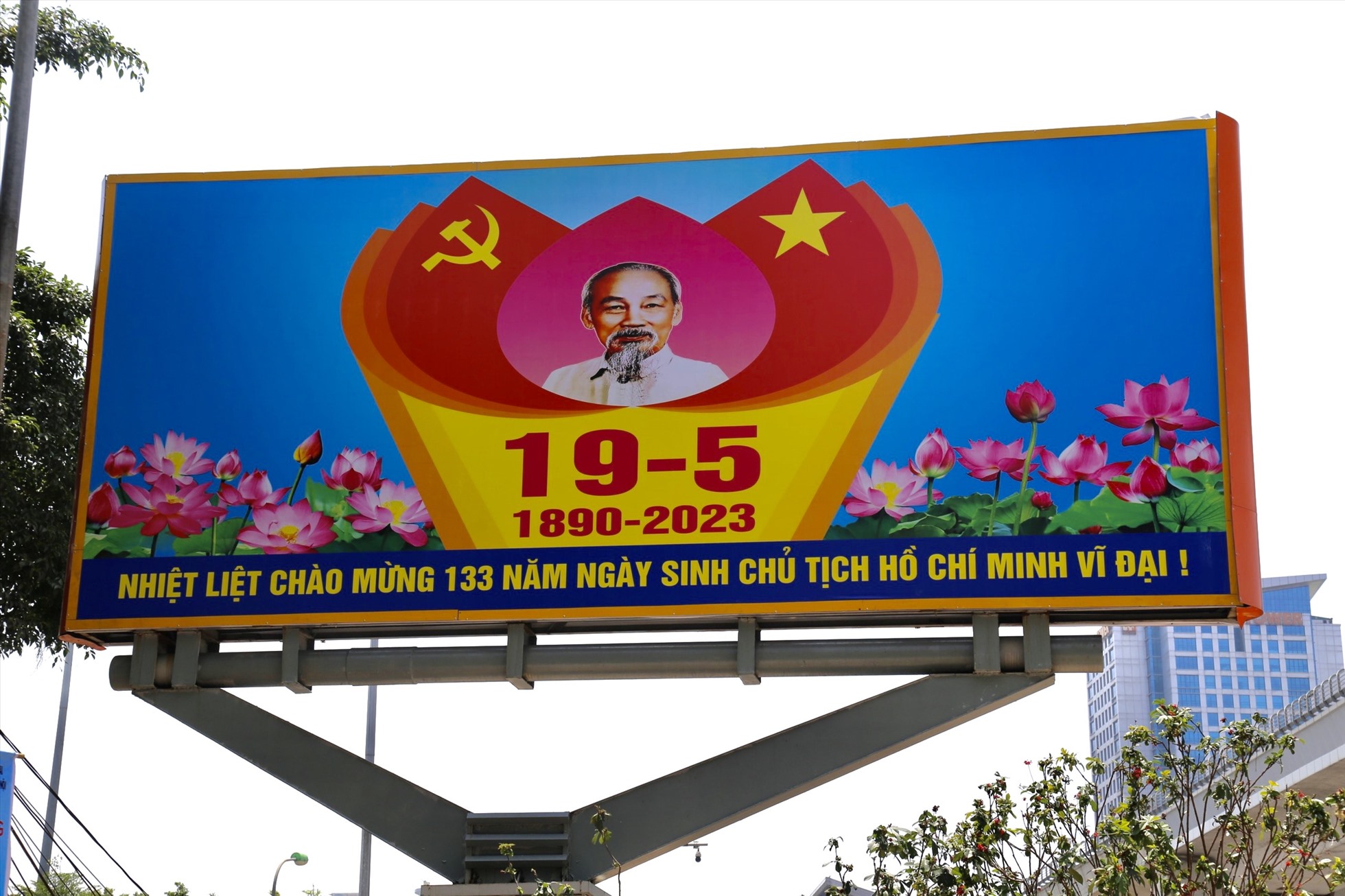 Pano kỷ niệm 133 năm ngày sinh Chủ tịch Hồ Chí Minh. Ảnh: Thuỳ Dung