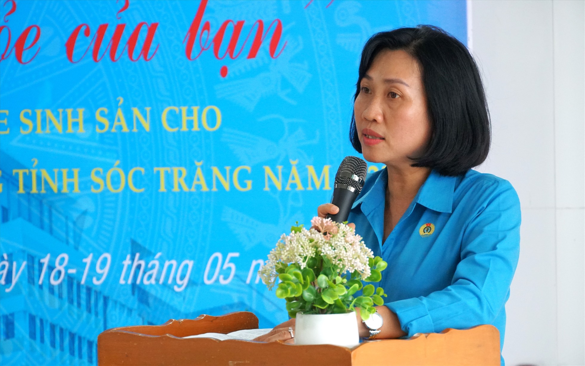 Bà Trịnh Thị Bảo Khuyên - Phó Chủ tịch LĐLĐ tỉnh Sóc Trăng phát biểu tại chương trình. Ảnh: Anh Khoa