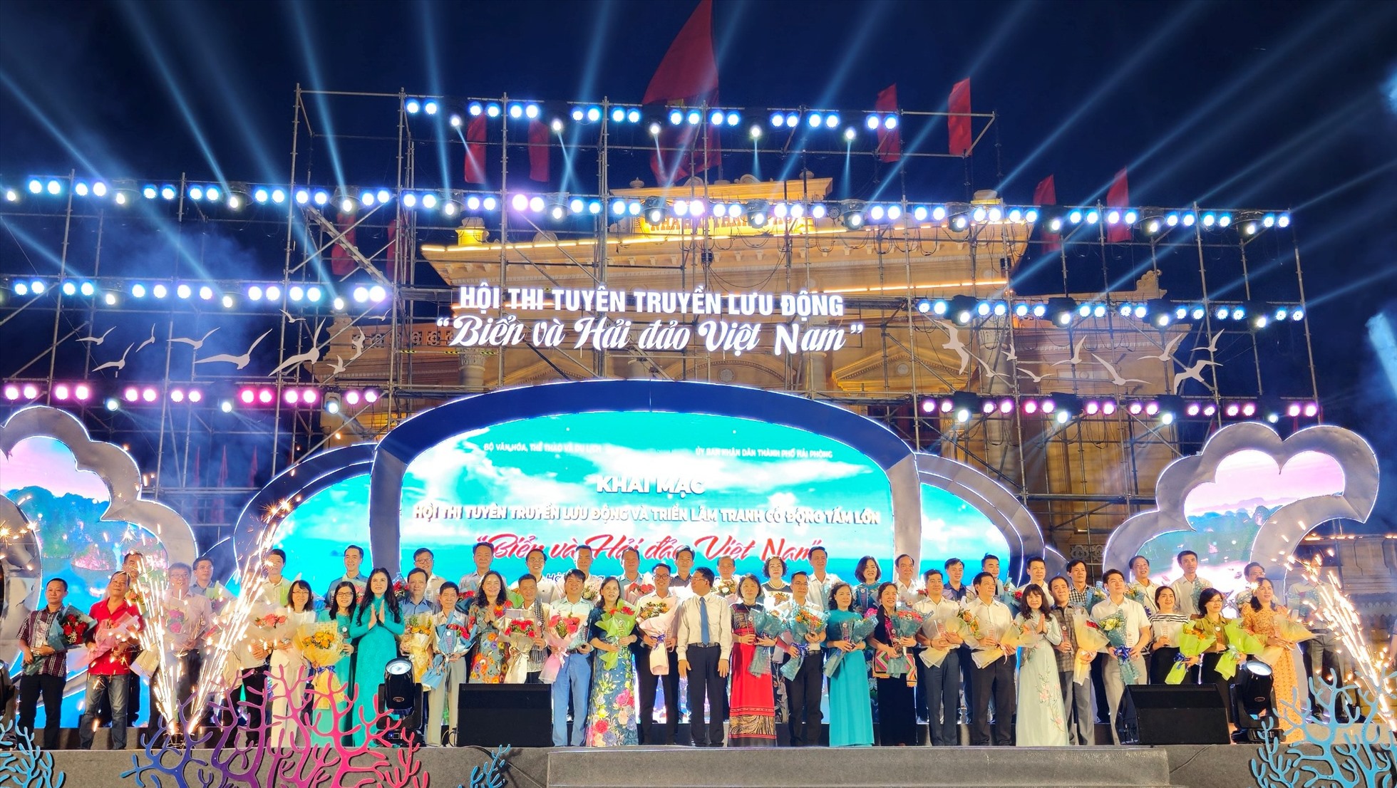 46 đội đến từ các tỉnh, thành phố tham gia hội thi tuyên truyền lưu động Biển và Hải đảo Việt Nam. Ảnh: Mai Dung