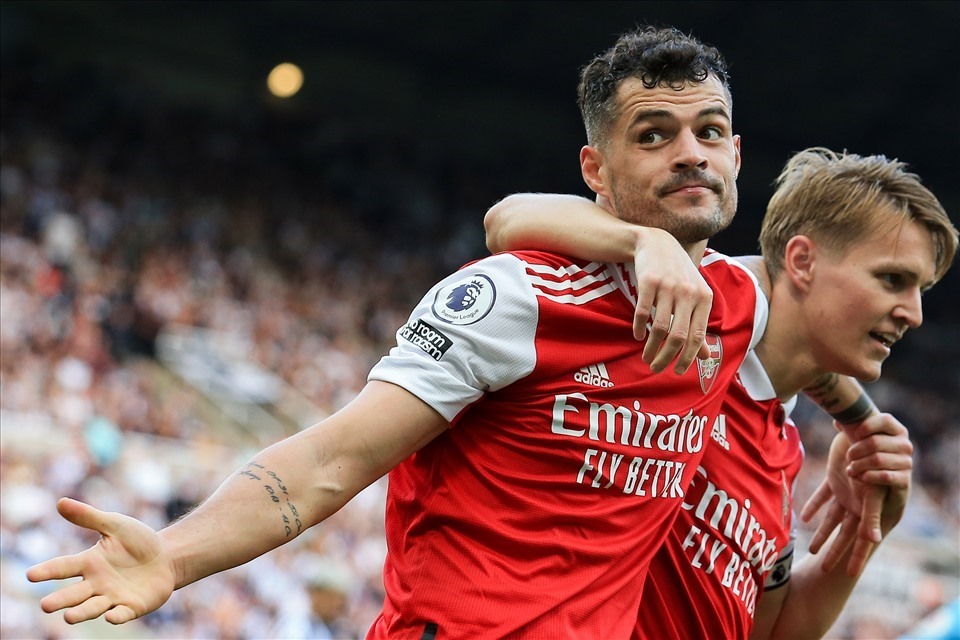 Xhaka và Odegarrd là hai trụ cột nơi tuyến giữa của Arsenal ở mùa giải năm nay.  Ảnh: AFP
