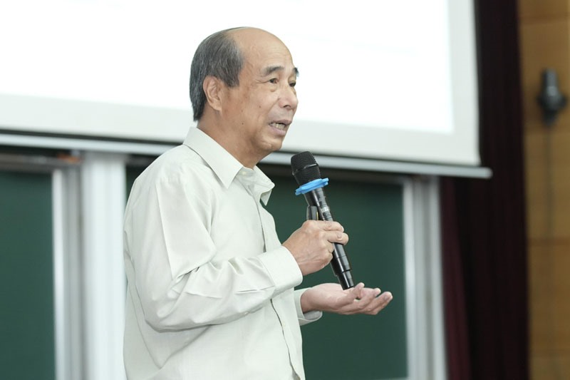 GS Hồ Tú Bảo với bài giảng đại chúng “Dữ liệu Khoa học Mở”.