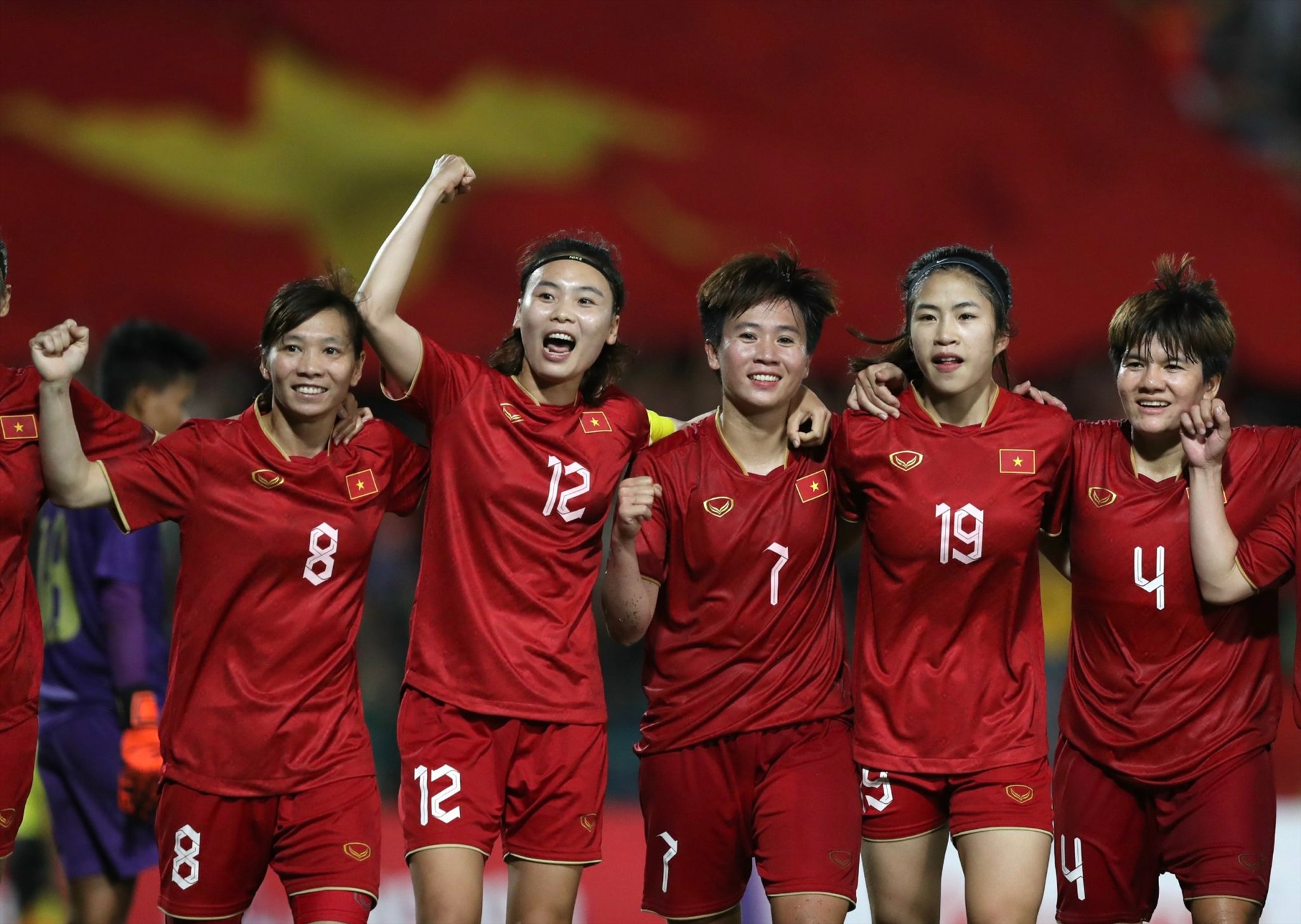 Niềm vui của đội tuyển bóng đá nữ Việt Nam tại SEA Games 32.