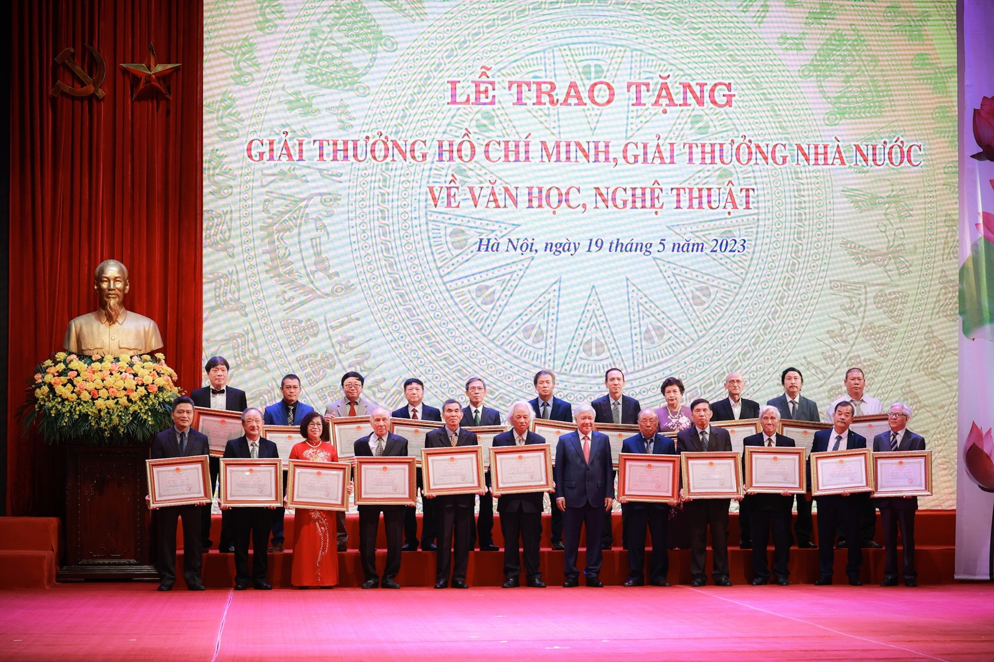 Trong đợt này có 128 tác giả, đồng tác giả được tặng Giải thưởng Hồ Chí Minh, Giải thưởng Nhà nước về Văn học nghệ thuật. Ảnh: Hải Nguyễn
