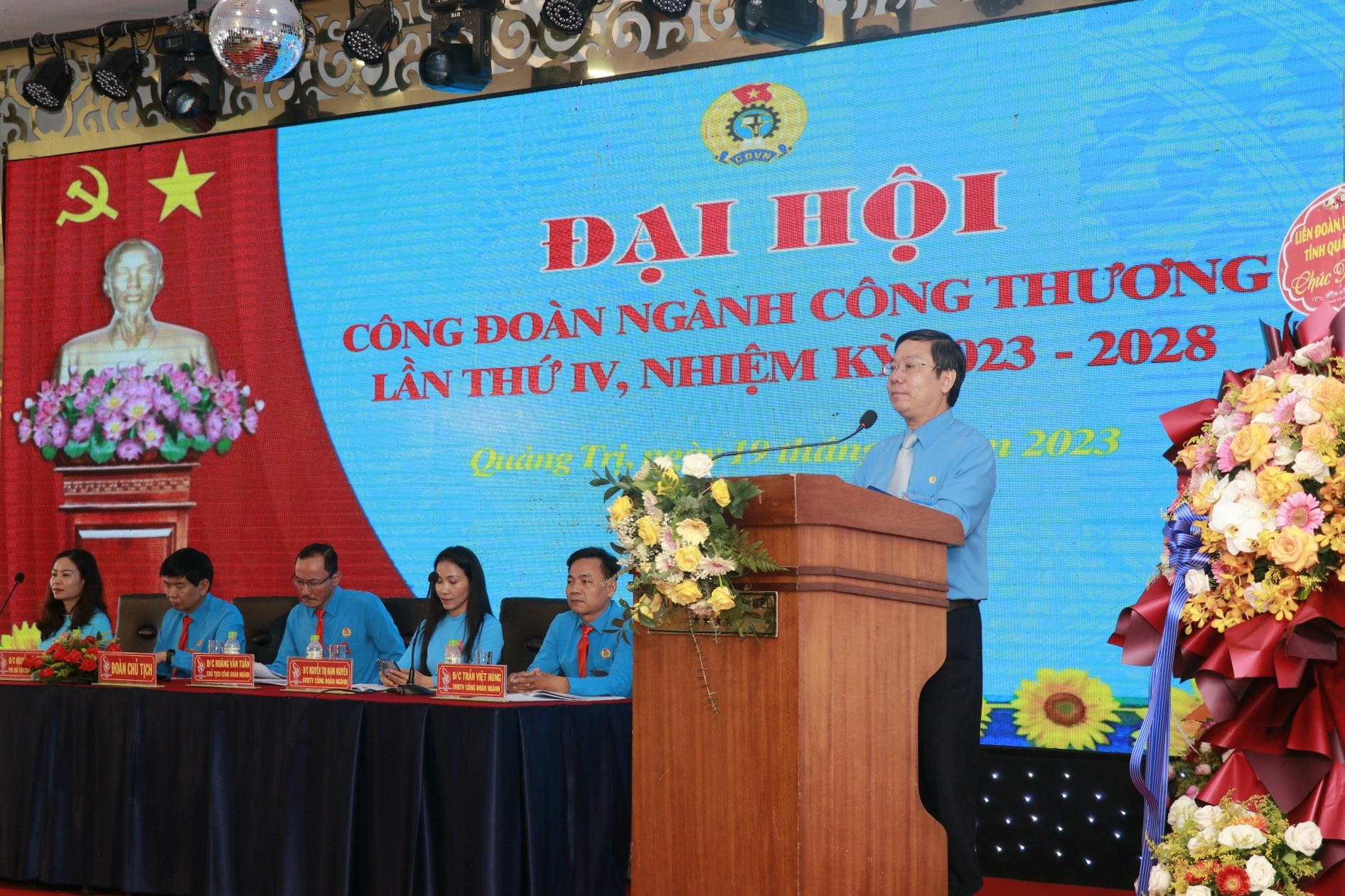 Ông Nguyễn Thế Lập - Chủ tịch LĐLĐ tỉnh Quảng Trị phát biểu chỉ đạo tại đại hội. Ảnh: Hưng Thơ.