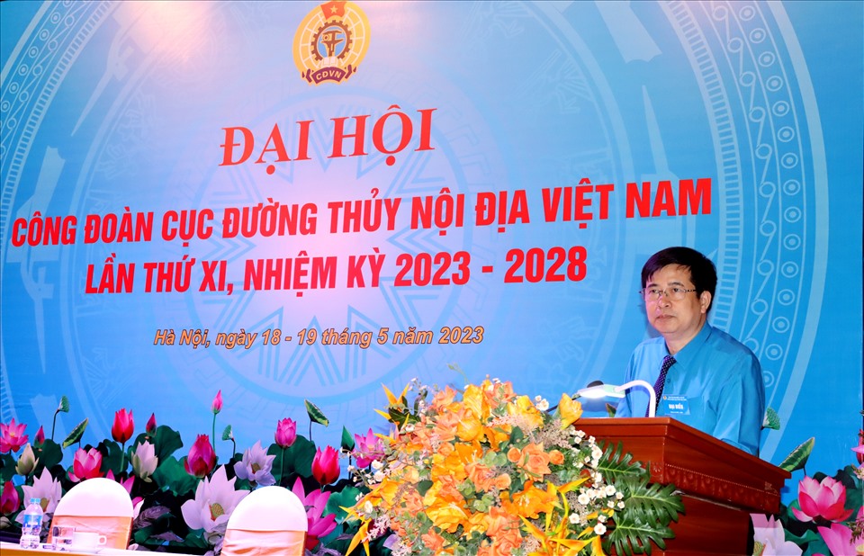 Chủ tịch Công đoàn Giao thông Vận tải Việt Nam Phạm Hoài Phương phát biểu chỉ đạo tại đại hội. Ảnh: Hà Anh