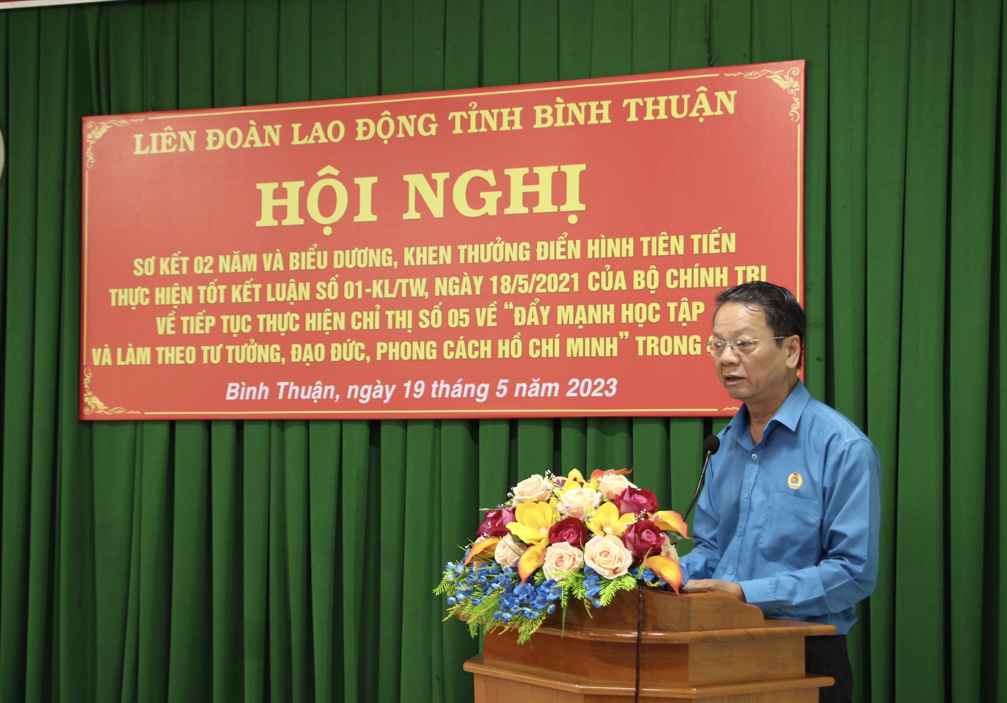 Đồng chí Nguyễn Xuân Phối, Chủ tịch LĐLĐ tỉnh Bình Thuận phát biểu tại hội nghị. Ảnh: Phạm Duy