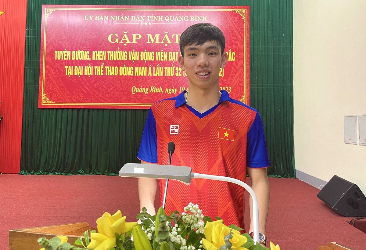 VĐV Nguyễn Huy Hoàng đoạt 3 huy chương vàng và một huy chương đồng SEA Games 32 vừa qua. Ảnh: Hồng Thiệu