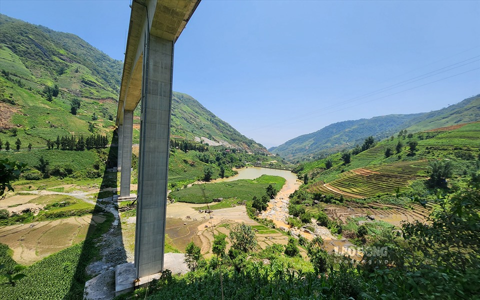 Cầu Móng Sến khi thông xe, được đặt kỳ vọng thúc đẩy phát triển kinh tế, du lịch lớn cho tỉnh Lào Cai. Khi nó nối thông tuyến cao tốc Nội Bài - Lào Cai với khu du lịch quốc gia Sa Pa tính liên kết vùng sẽ nâng lên rất nhiều.