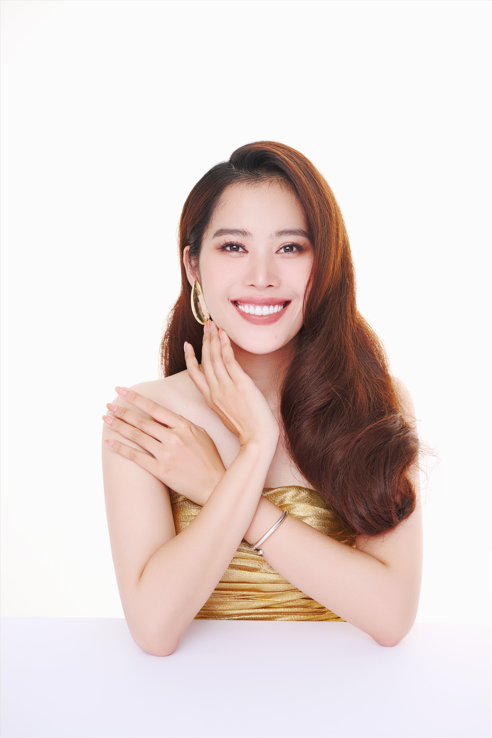 Năm ngoái, sao phim “Lô tô” cũng vào Top 10 Hoa hậu Thế giới Việt Nam 2022. Ở tuổi 27, Nam Em với nhan sắc rạng rỡ cho thấy bản thân cô vẫn hoàn toàn có thể tranh tài thêm các cuộc thi nhan sắc khác.