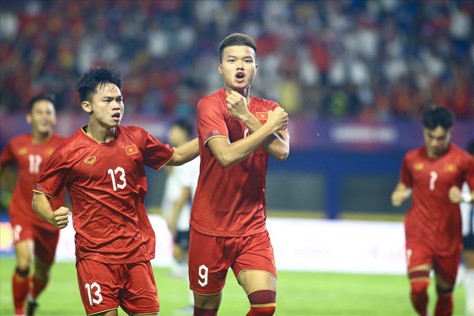 U22 Việt Nam giành chiến thắng 2-0 trước U22 Lào ở trận mở màn SEA Games 32. Ảnh: Thanh Vũ