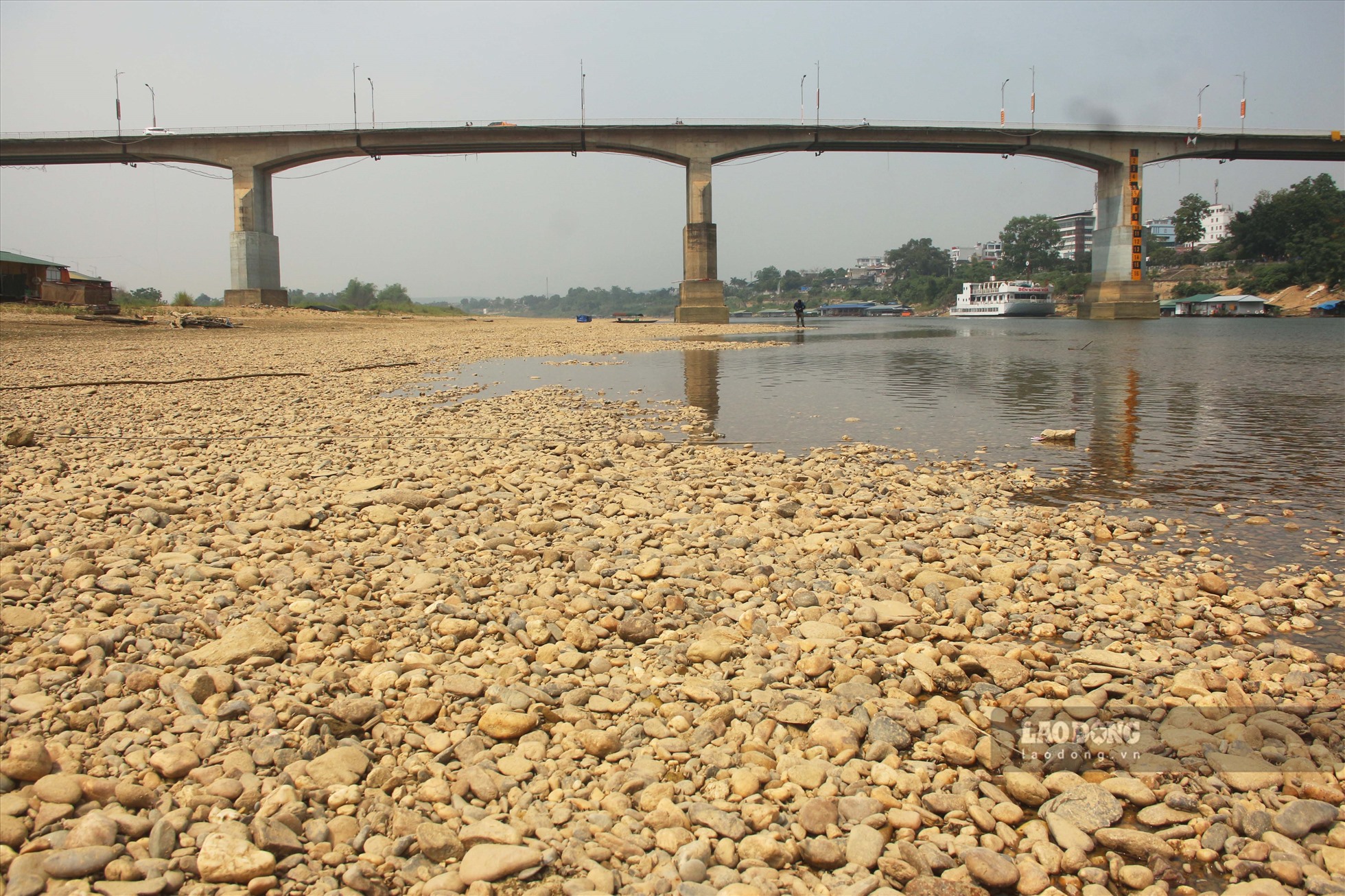 Theo Đài Khí tượng và Thủy văn tỉnh Tuyên Quang, mực nước sông Lô đoạn qua TP. Tuyên Quang trong những ngày vừa qua xuống thấp kỷ lục, với mức 11,43 m.