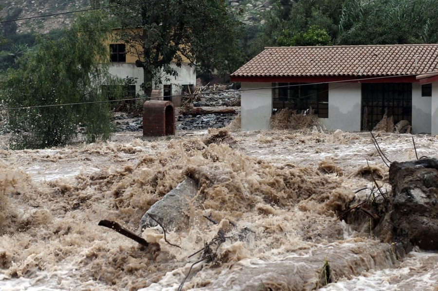 Lũ lụt ở Lima, Peru. Ảnh: Xinhua