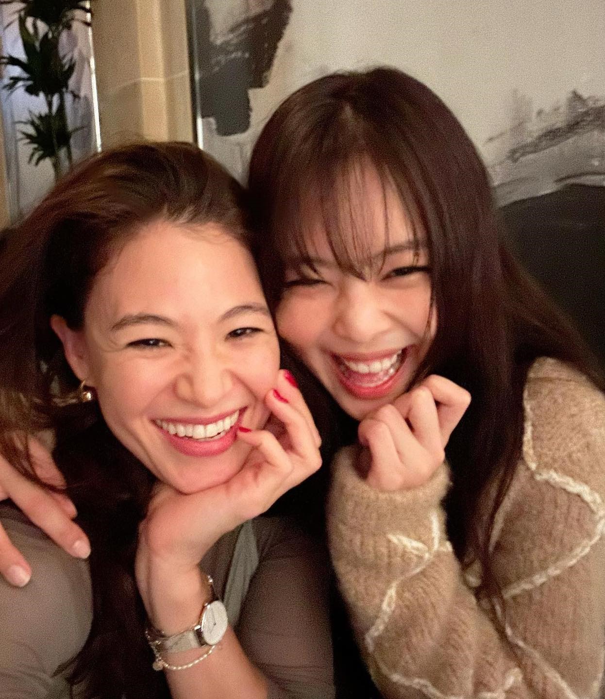 Nhìn những hình ảnh vui vẻ của Jennie, nhiều người cũng thở phào vì dường như cô không mấy bận tâm tới những gì đang diễn ra. Ảnh: Instagram olivia_in_korea.