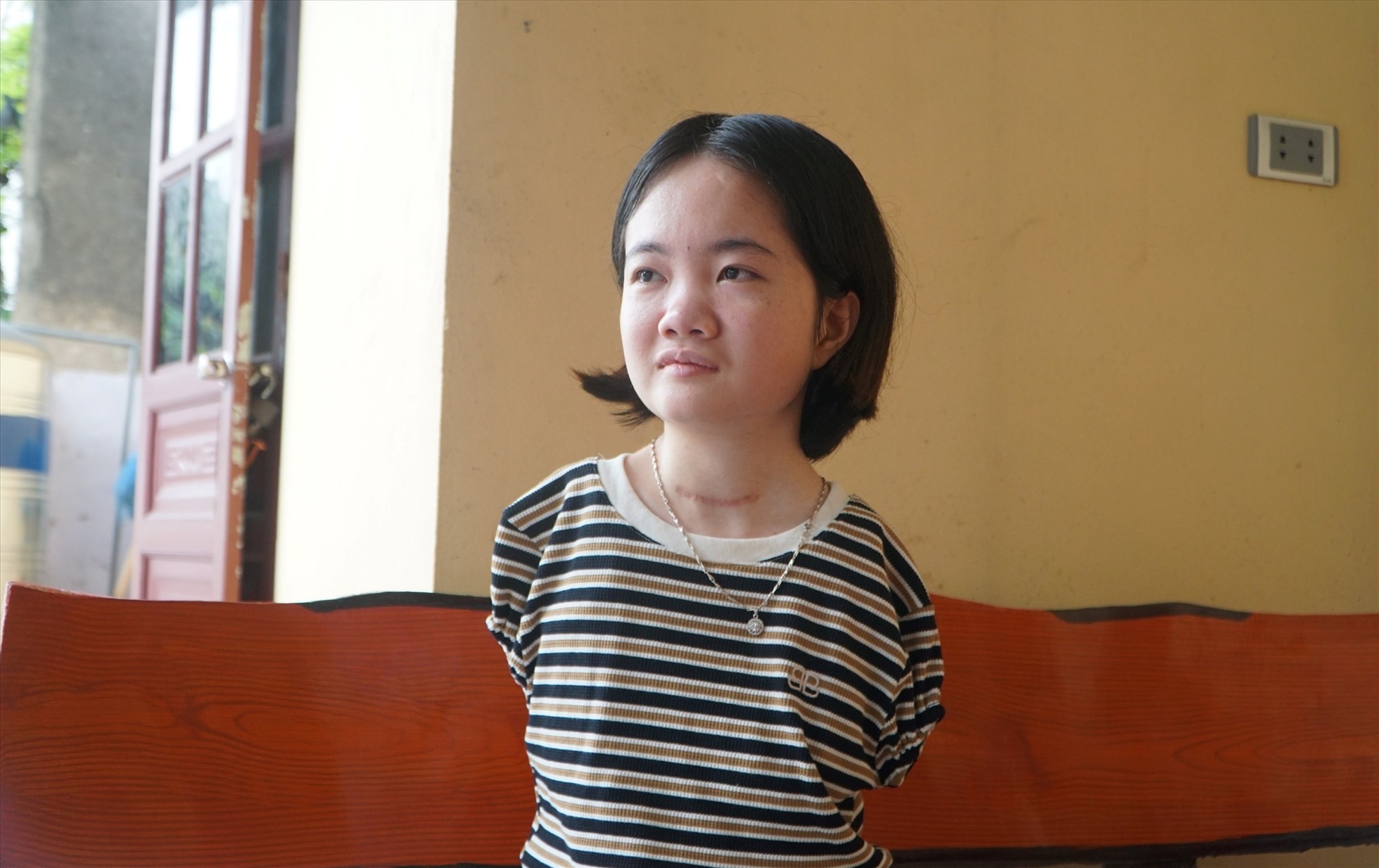 Cô giáo Lê Thị Thắm chia sẻ về những ngày tháng khó khăn. Ảnh: Minh Hoàng