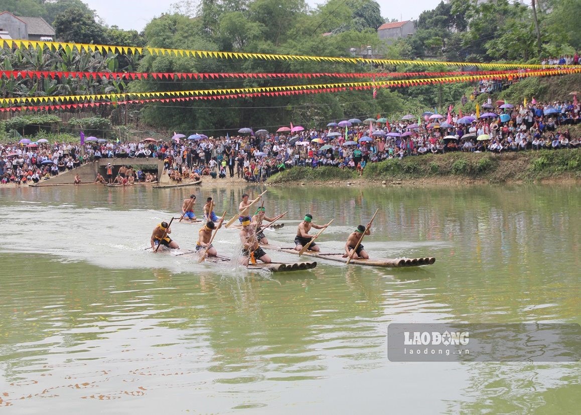 Thi đấu thế thao trong lễ hội Phài Lừa. Ảnh: Vân Trường