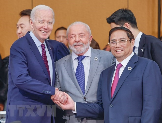 Thủ tướng Phạm Minh Chính cùng Tổng thống Mỹ Joe Biden và Tổng thống Brazil Luiz Inácio Lula da Silva tại phiên thảo luận “Hướng đến một thế giới hòa bình, ổn định và thịnh vượng”. Ảnh: TTXVN