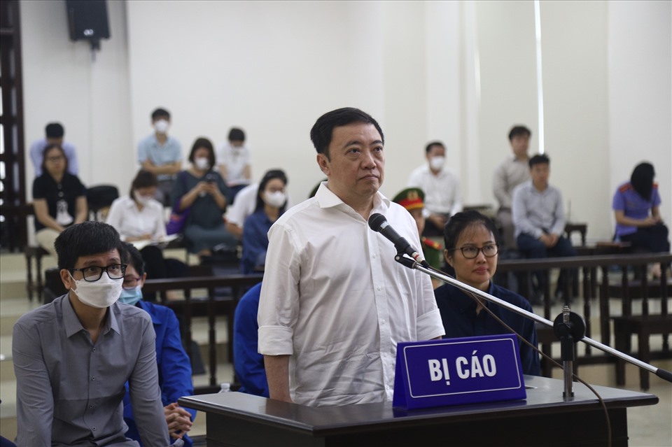 Bị cáo Phan Văn Anh Vũ - cựu Giám đốc Bệnh viện Đa khoa Đồng Nai tại phiên toà phúc thẩm. Ảnh: Việt Dũng