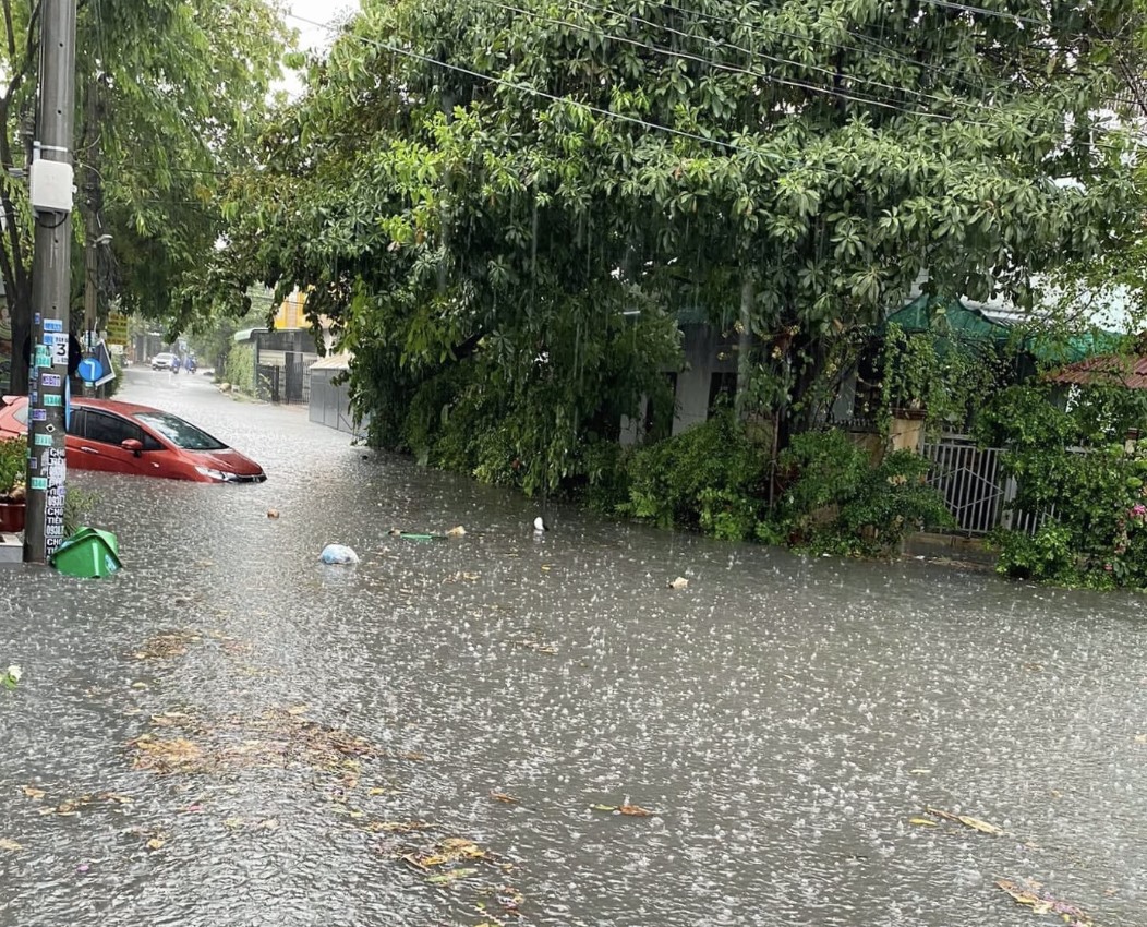 Theo ghi nhận, mưa ngập tại khu phố 7, phường Tân Phong, TP Biên Hoà. Ảnh: Hà Anh Chiến