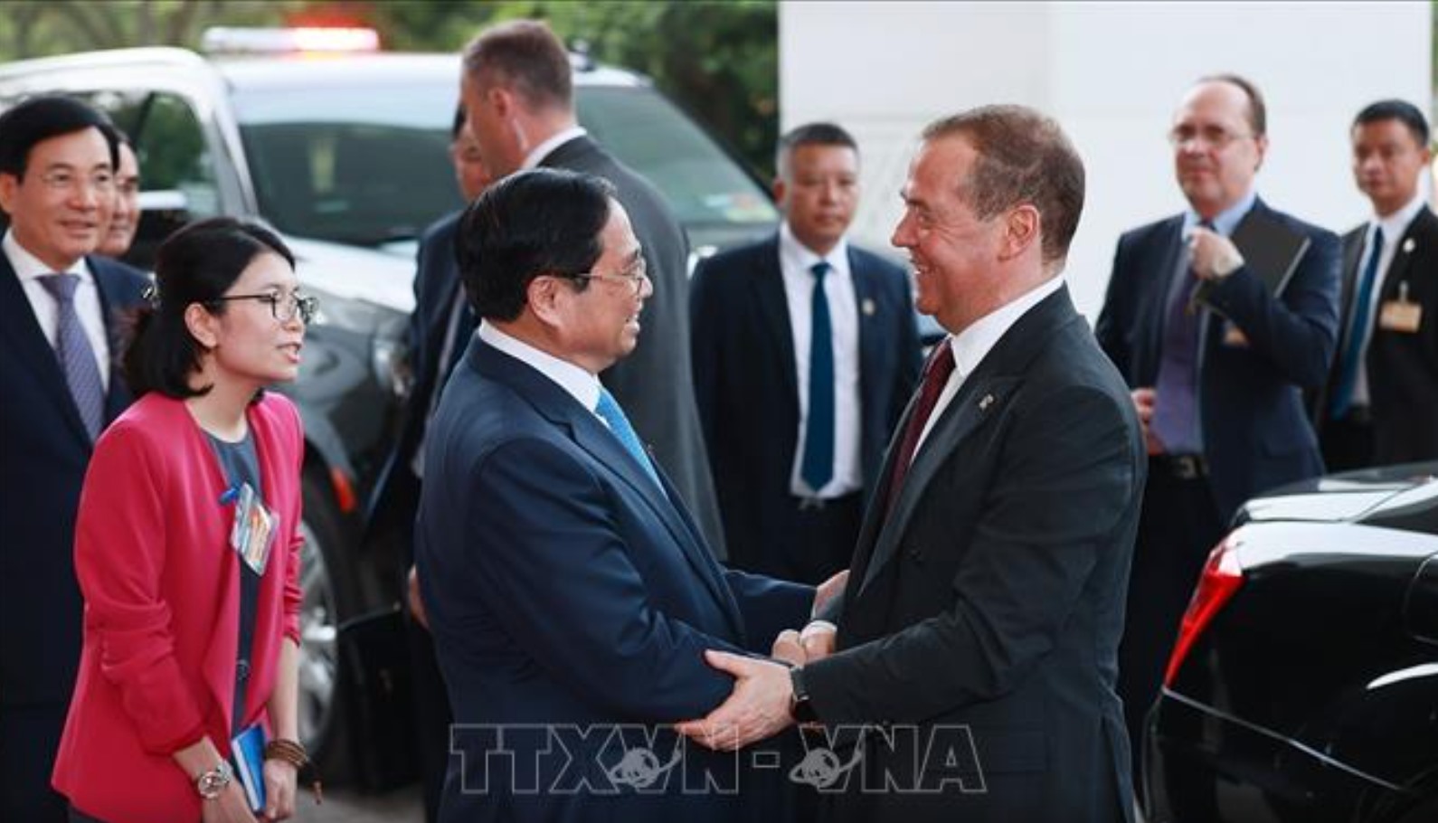 Thủ tướng Phạm Minh Chính tiếp Chủ tịch Đảng Nước Nga Thống nhất Dmitry Medvedev. Ảnh: TTXVN