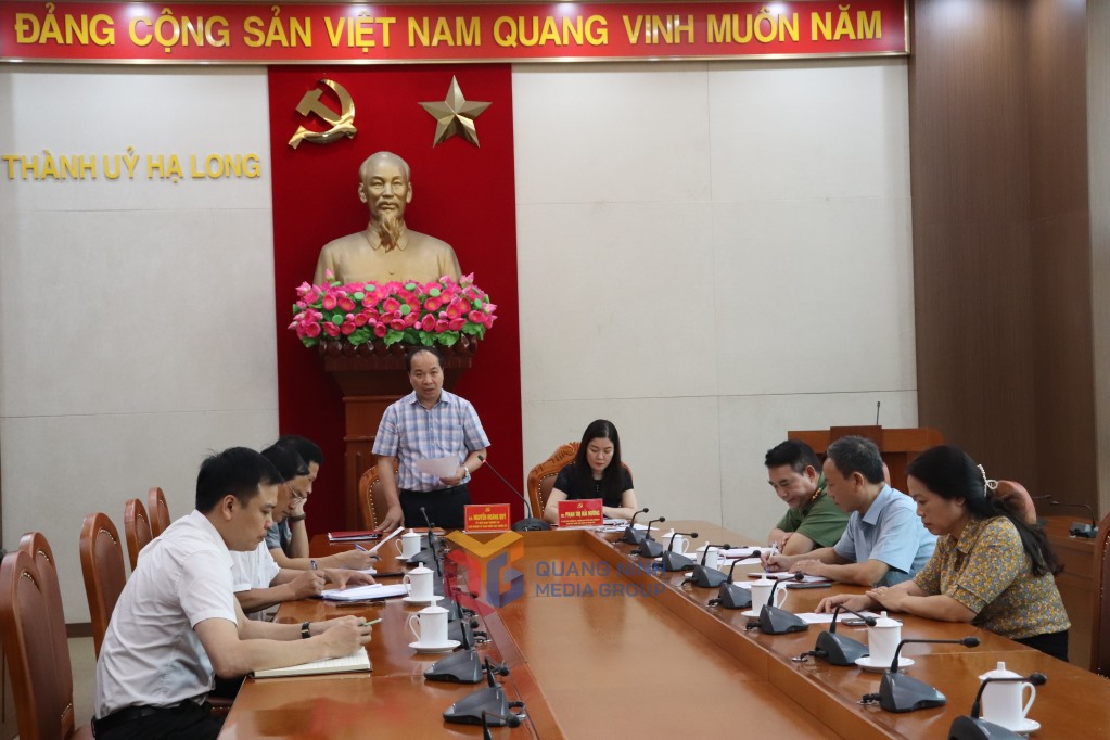 Ủy ban Kiểm tra Thành ủy Hạ Long thông tin về kết quả kiểm tra khi có dấu hiệu vi phạm đối với Nguyễn Thành Nam chiều 22.5. Ảnh: Quốc Thắng