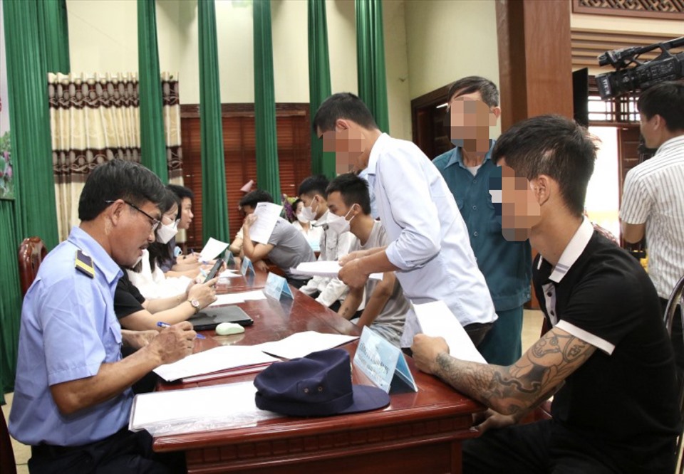 Hơn 100 người chấp hành xong án phạt tù trên địa bàn huyện Kim Bảng được tư vấn việc làm miễn phí. Ảnh: Công an Hà Nam