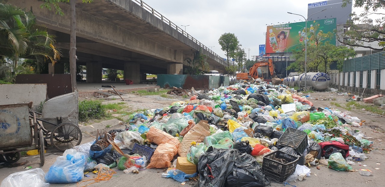 Rác thải lại chất đống, bốc mùi hôi thối tại thành phố du lịch Hạ Long