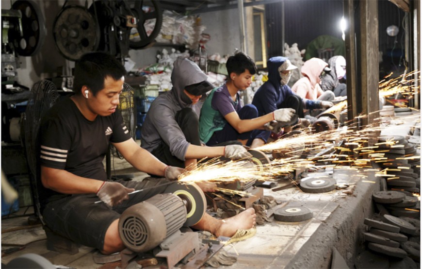 Thôn Bàn Mạch, xã Lý Nhân, huyện Vĩnh Tường có gần 700 hộ, trong đó, khoảng 90% hộ dân theo nghề rèn truyền thống phát triển Làng văn hóa. Ảnh: